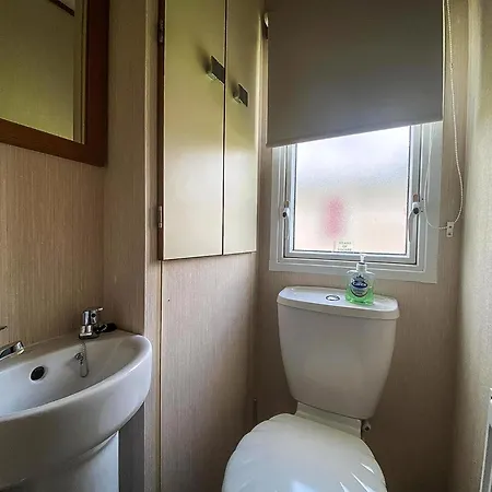 Superb Caravan At Steeple Bay Holiday Park In Essex, Sleeps 6 Ref 36081D Southminster Exterior photo