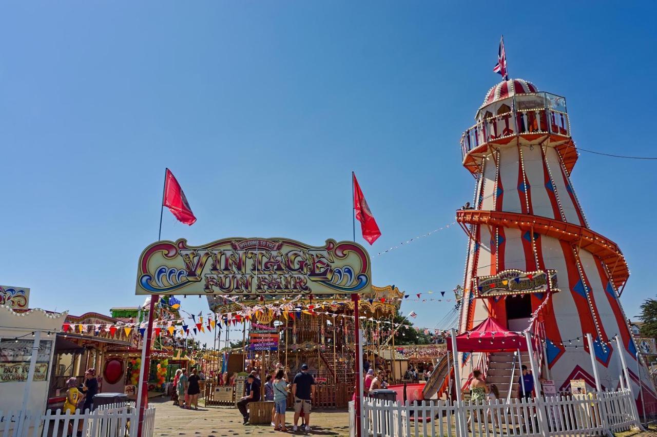 Superb Caravan At Steeple Bay In Essex, Sleeps 6 Ref 36081d * Southminster