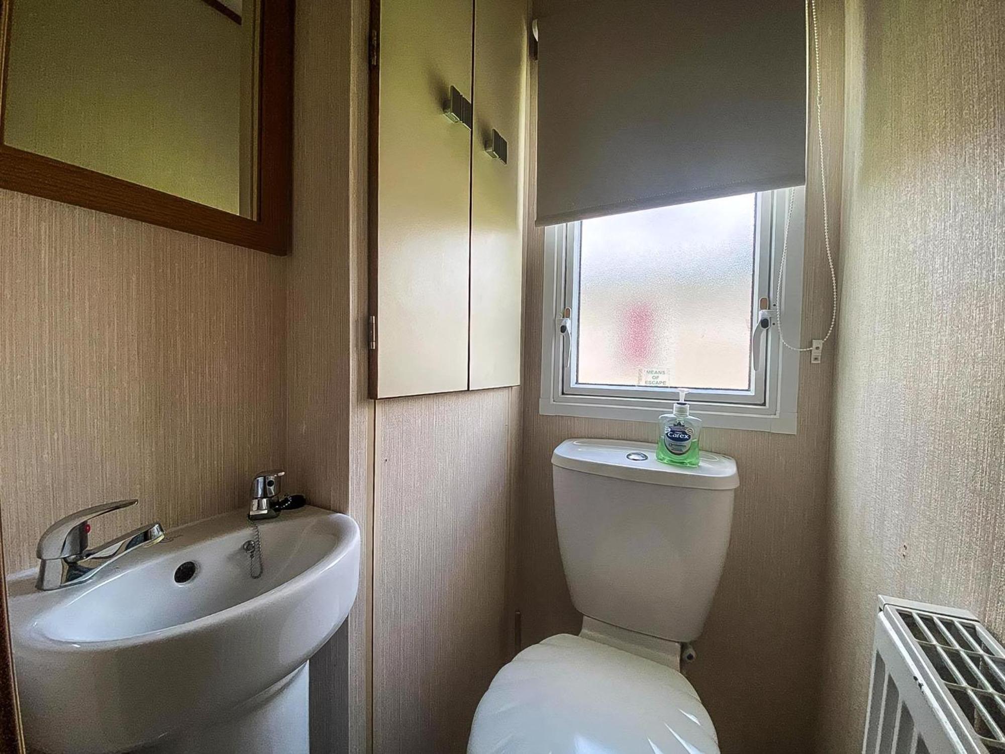 Superb Caravan At Steeple Bay In Essex, Sleeps 6 Ref 36081d * Southminster